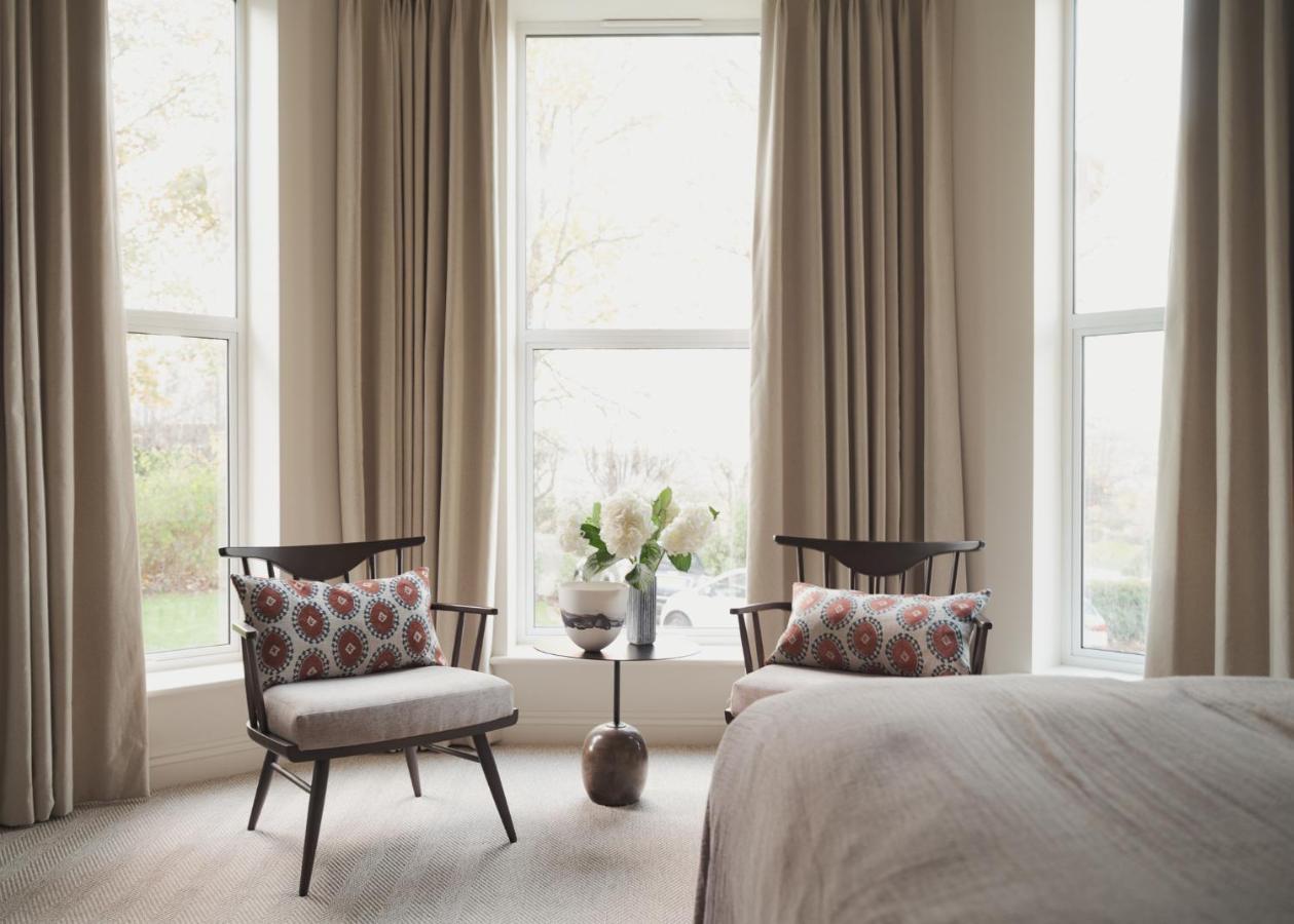Leighton House - Boutique Guesthouse Бат Экстерьер фото Curtains in a bedroom