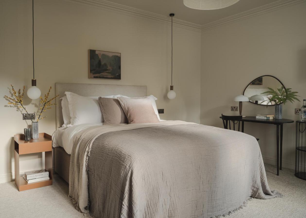 Leighton House - Boutique Guesthouse Бат Экстерьер фото A bedroom