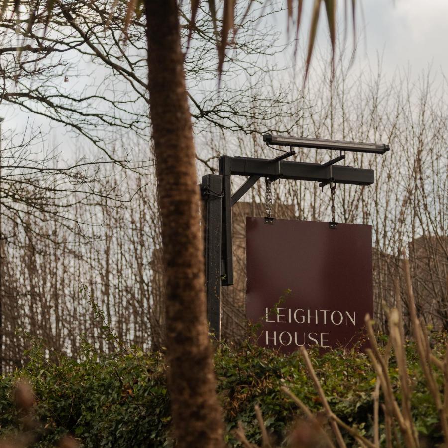 Leighton House - Boutique Guesthouse Бат Экстерьер фото Leighton House sign