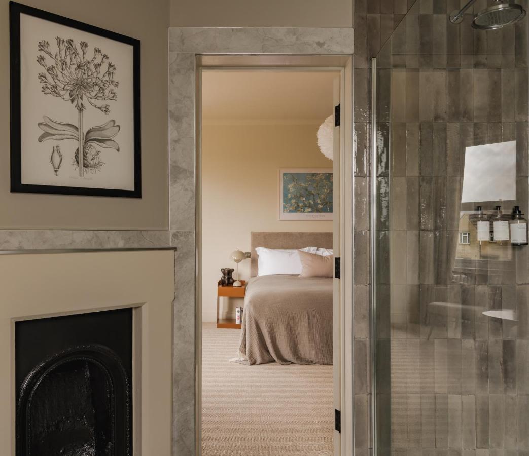 Leighton House - Boutique Guesthouse Бат Экстерьер фото A room at The Ivy Hotel