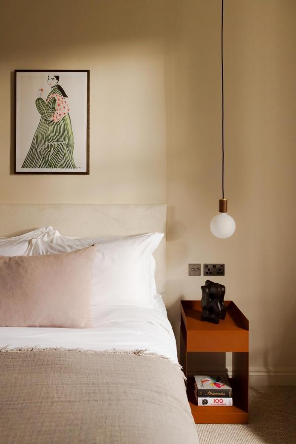Leighton House - Boutique Guesthouse Бат Экстерьер фото A pendant light