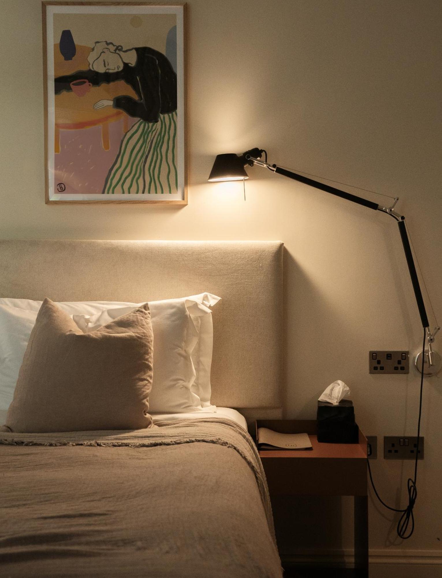 Leighton House - Boutique Guesthouse Бат Экстерьер фото A wall-mounted lamp