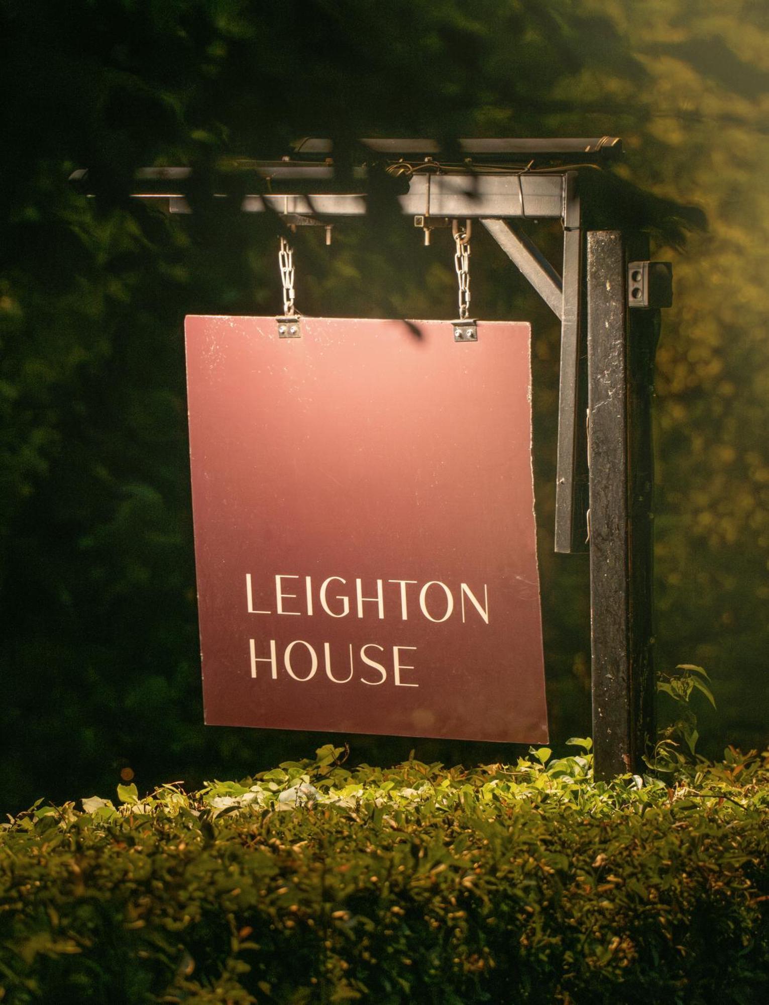 Leighton House - Boutique Guesthouse Бат Экстерьер фото Leighton House sign
