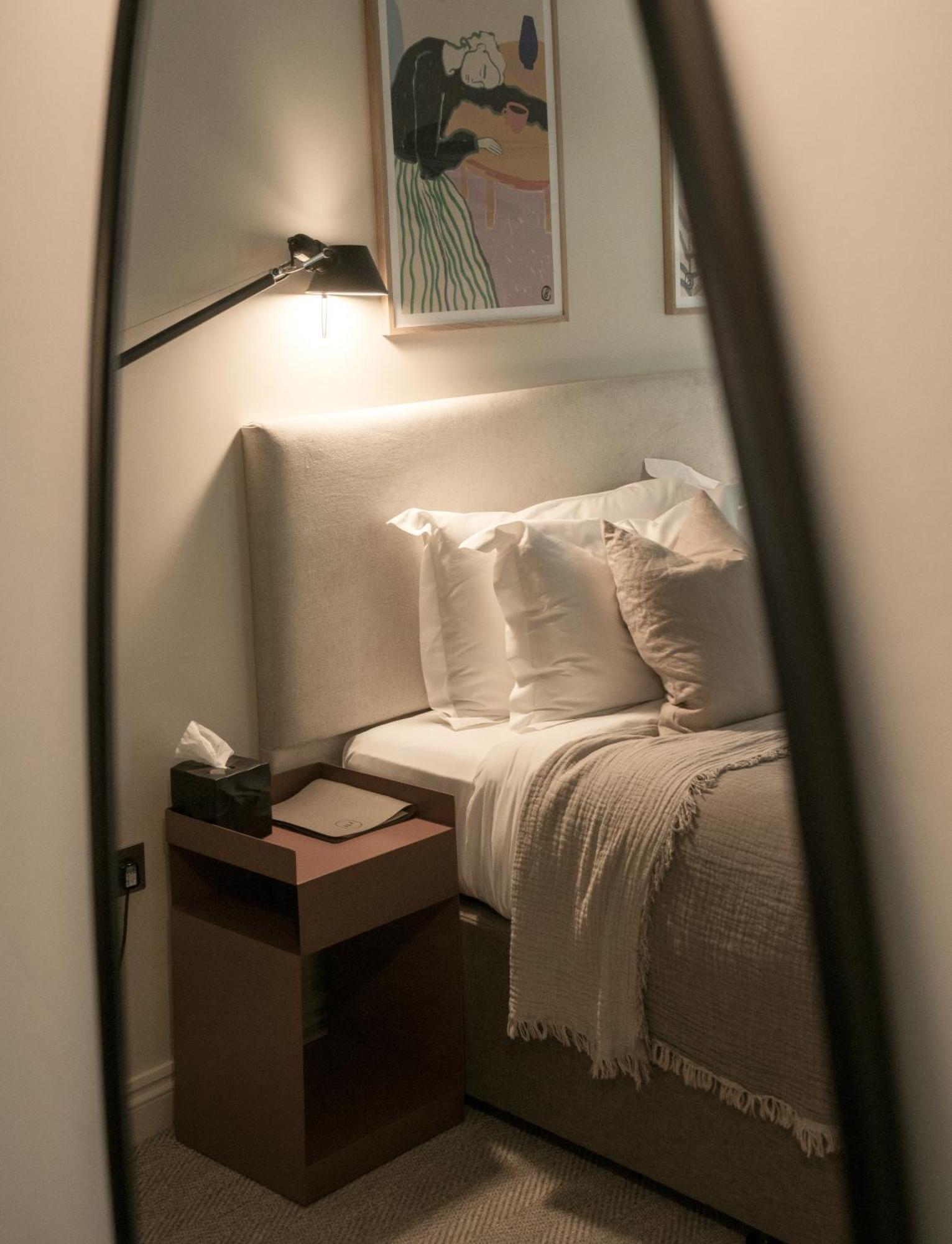 Leighton House - Boutique Guesthouse Бат Экстерьер фото A bedroom at the hotel