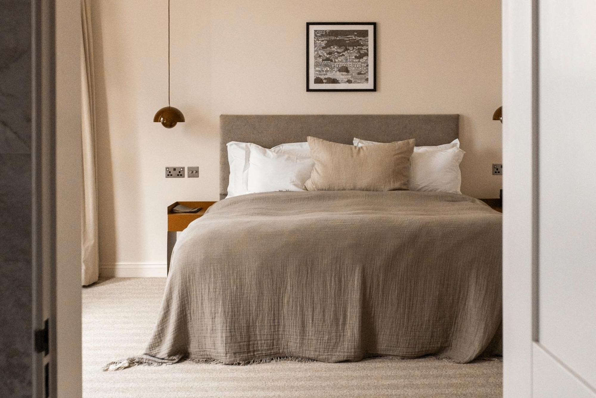 Leighton House - Boutique Guesthouse Бат Экстерьер фото A bedroom
