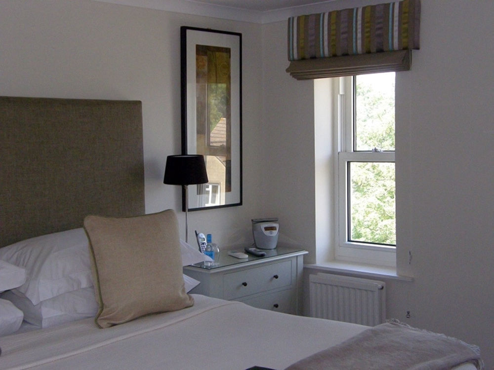 Leighton House - Boutique Guesthouse Бат Экстерьер фото A room at the hotel