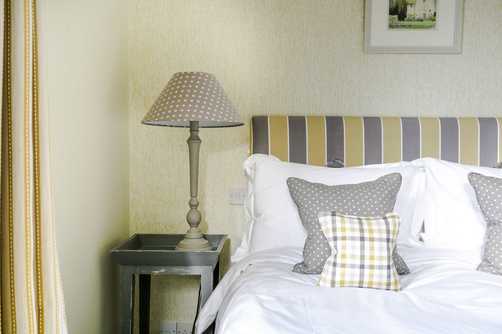 Leighton House - Boutique Guesthouse Бат Экстерьер фото A bedroom at The Old Post Office