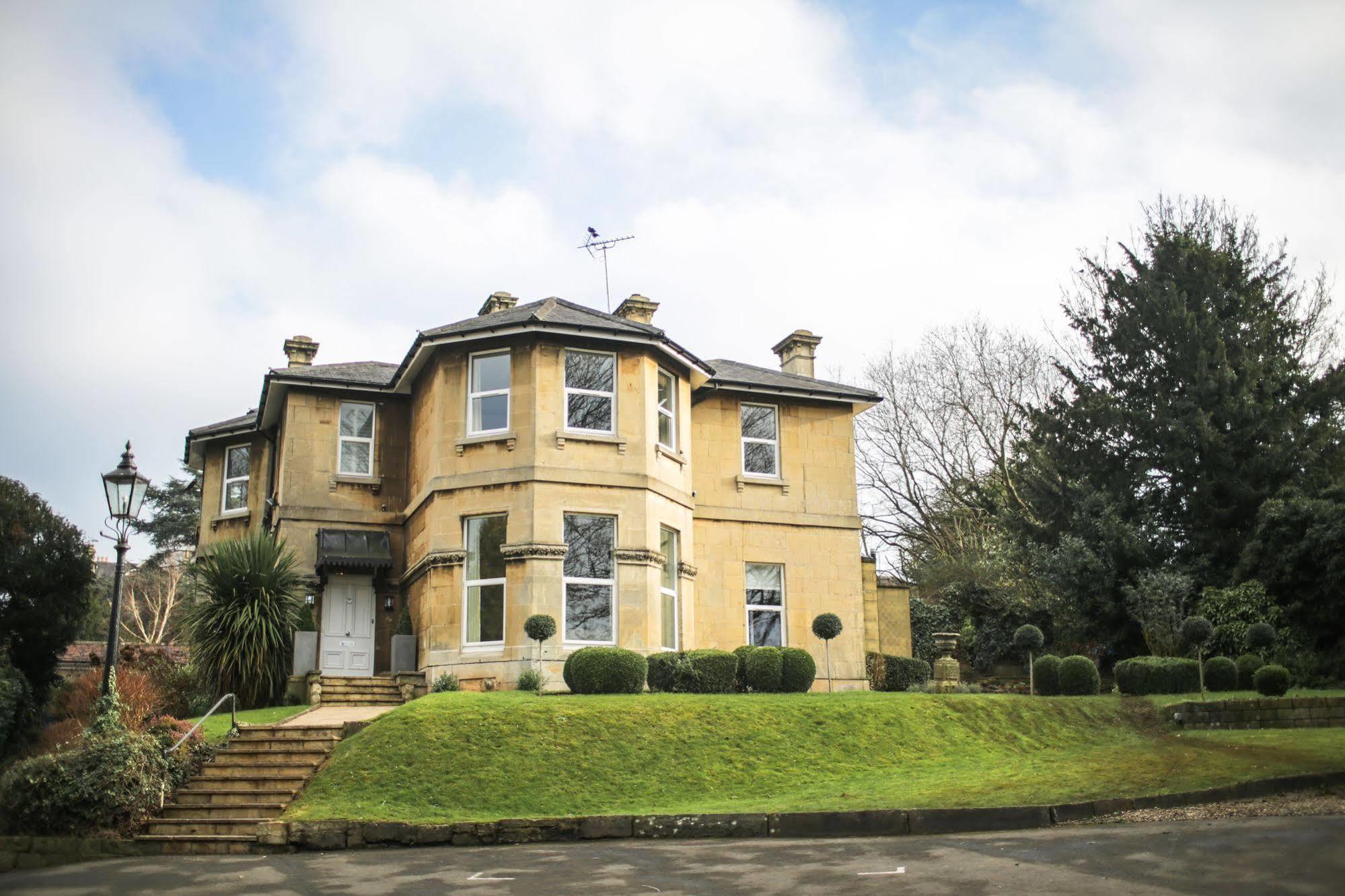 Leighton House - Boutique Guesthouse Бат Экстерьер фото The former vicarage of St. Mary's Church, now the home of the school's headmaster